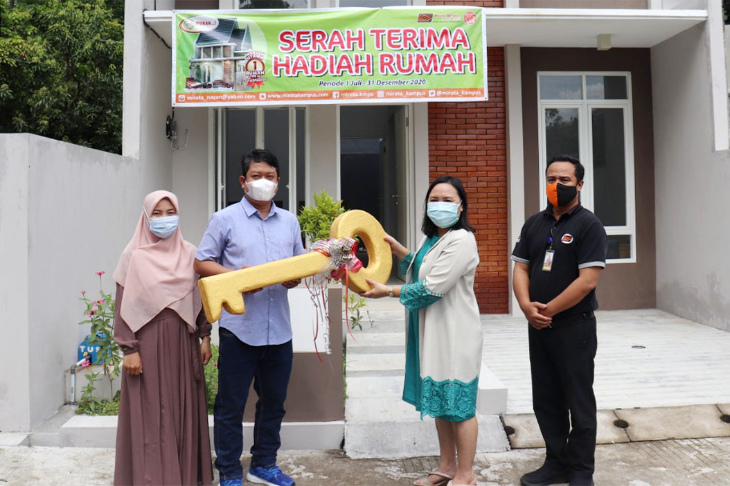 Penyerahan Hadiah Rumah Program BLBMBDR 2020